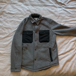 Never worn Outerknown Skyline Sherpa Fleece Jacket